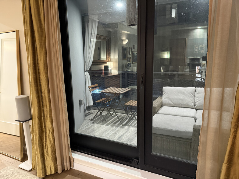 Building Photo - 44 Box St