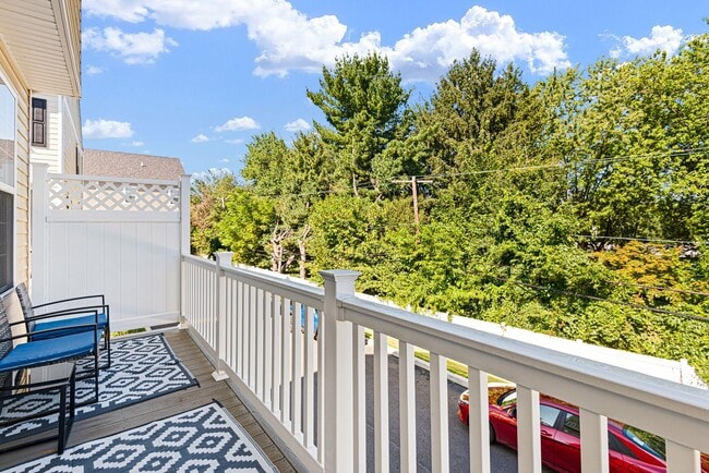 Building Photo - 659 McComb Pl