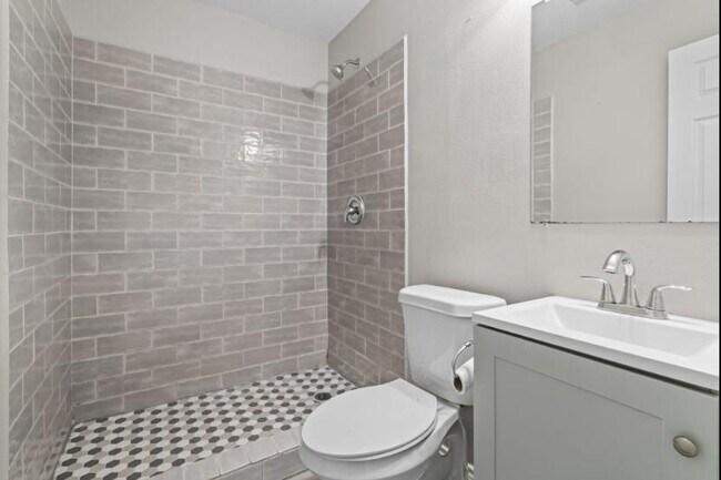 Building Photo - 6811 Feather Creek Dr