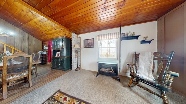 Building Photo - Beautiful Cabin in Crestview School District!