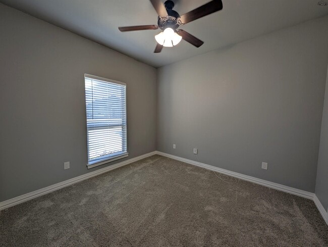 Building Photo - 2916 S Shepherds Glen