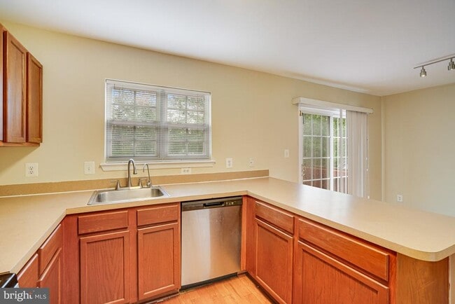 Building Photo - 6187 Les Dorson Ln