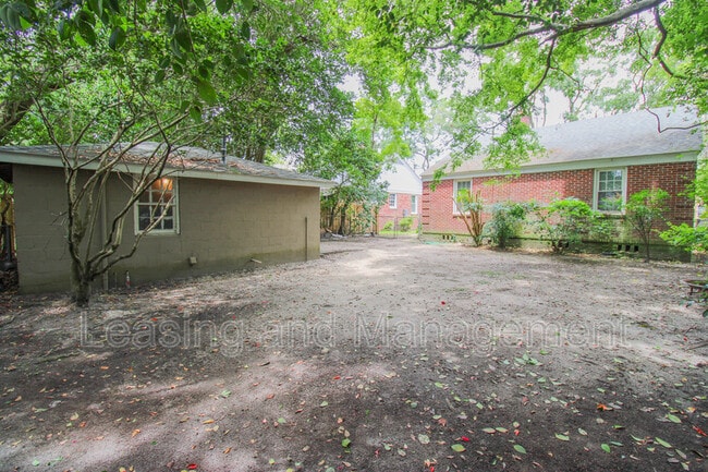 Building Photo - 679 Savannah Hwy
