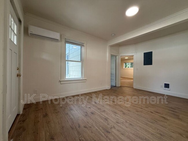 Building Photo - 601 5th Ave S