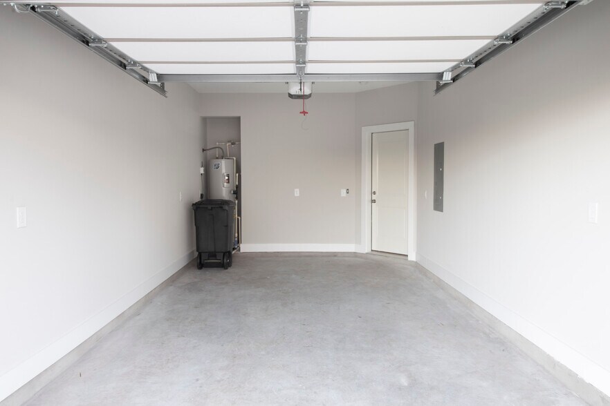 Garage - 230 Signature Pl