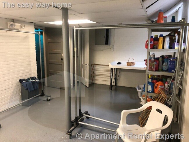 Building Photo - 77 Martin St