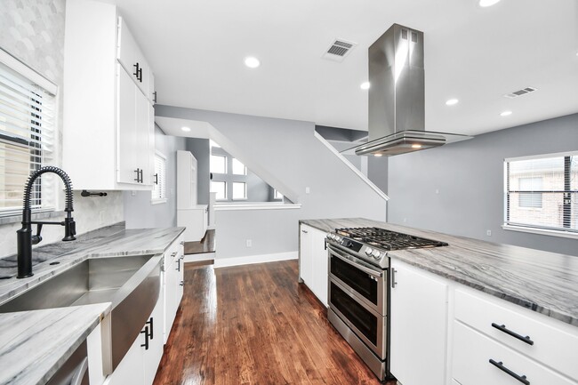 Building Photo - 5710 Cornish St