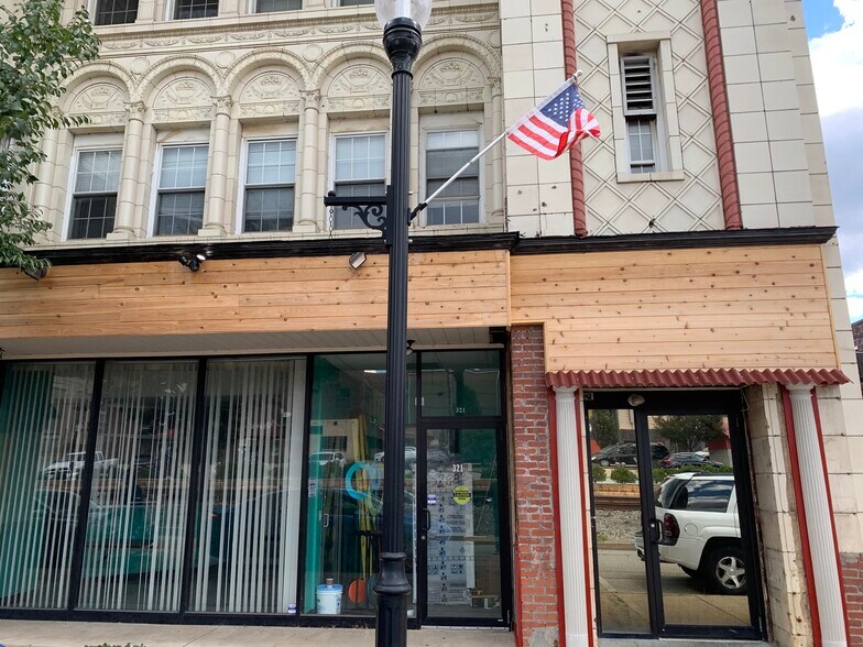 Building Photo - 320 5th Ave