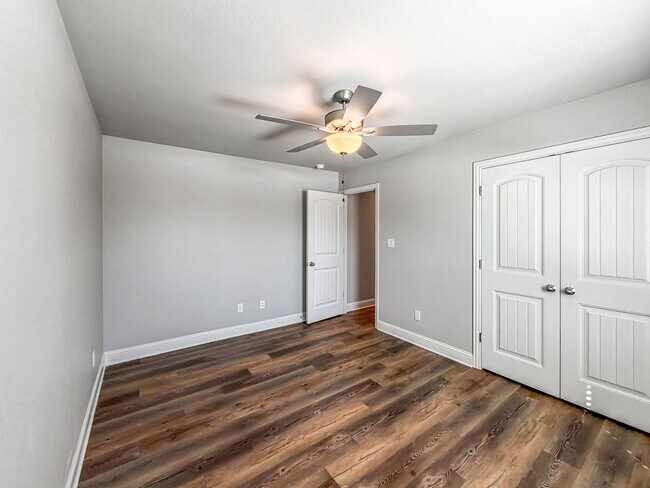 Building Photo - Beautiful and Nearly New 4BR 2BA Home w/ Stylish Finishes + Car Garage in Sherman