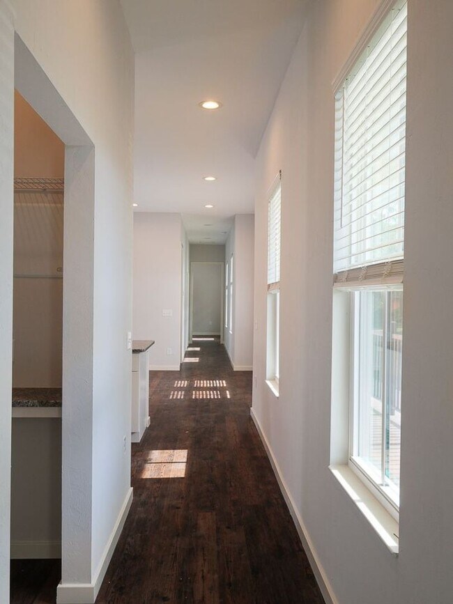 Building Photo - Thelma Lane - Luxury 3 Bedroom House