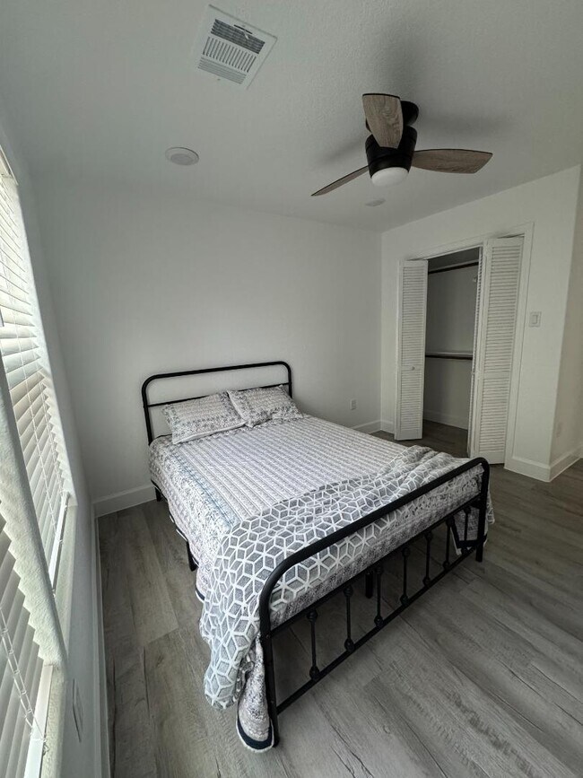 Building Photo - 7401 Anzac St