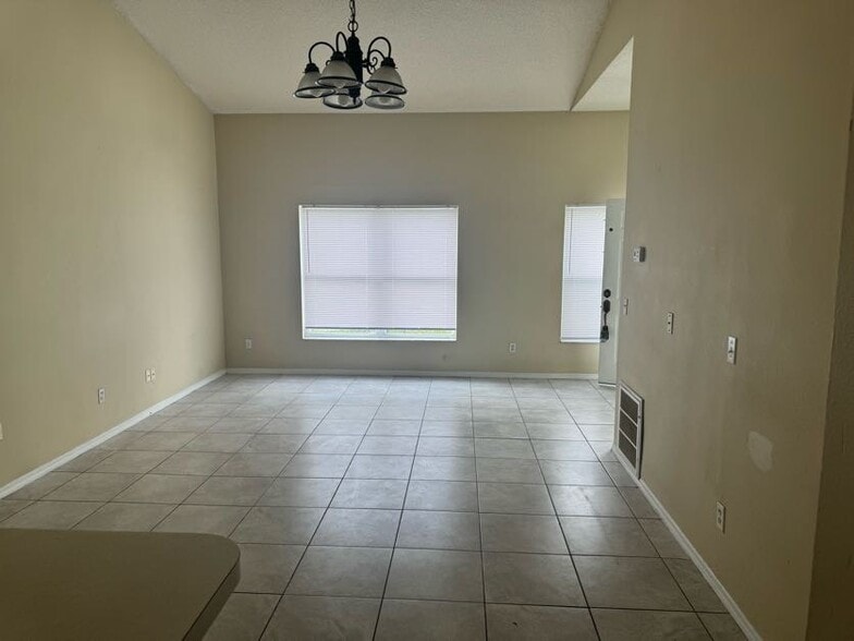 Building Photo - 2161 Jessa Dr