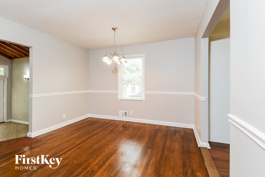 Building Photo - 492 Gresham Rd SW