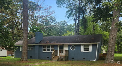Building Photo - 700 Bragg Cir