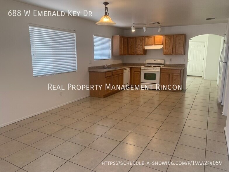 Building Photo - 688 W Emerald Key Dr