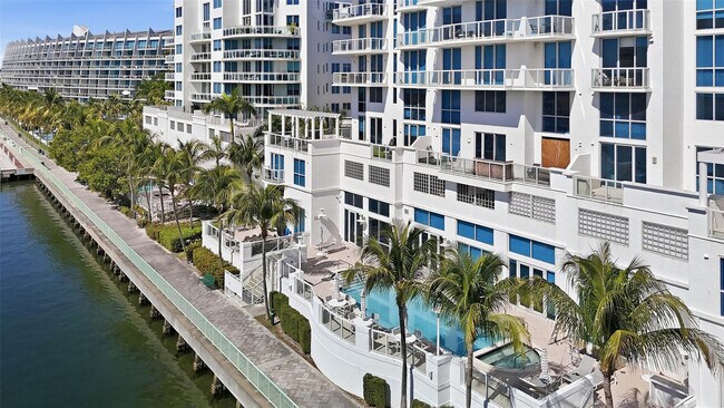 Building Photo - 3030 NE 188th St