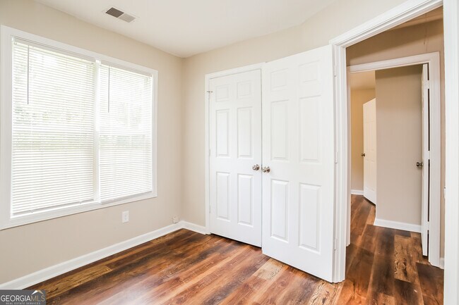 Building Photo - 73 Jordan Rd SE