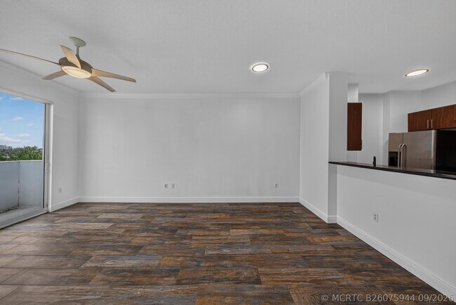 Building Photo - 2401 NE 65th St