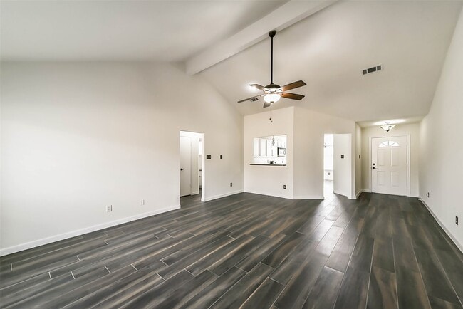 Building Photo - 2511 Pine Cone Dr
