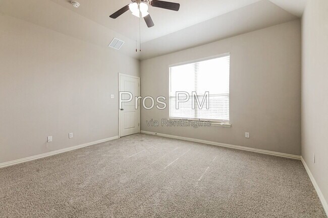 Building Photo - 1120 Salem Dr