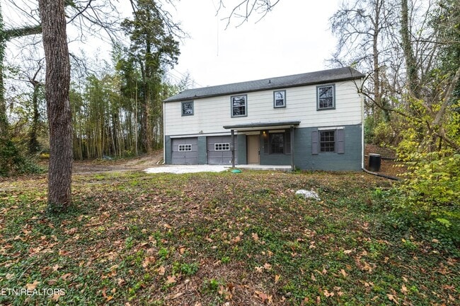 Building Photo - 5501 Lake Shore Dr