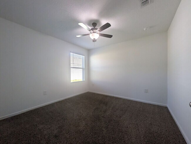 Building Photo - ENTRADA SUBDIVISION - THIS 4/2/3 HOME WITH OVER 2,140 sqft AND FENCED REAR YARD IS NOW AVAILABLE!!