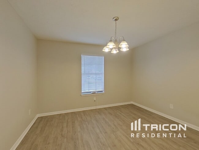 Building Photo - 5511 Fairview Forest Dr