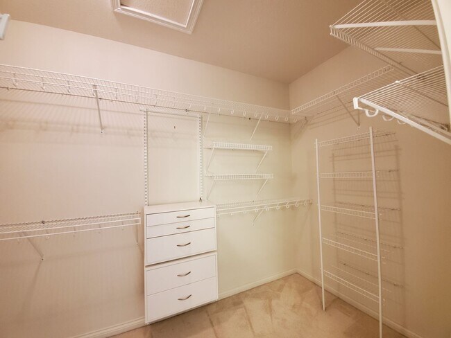 Building Photo - Beautiful Home in Saint James Woods