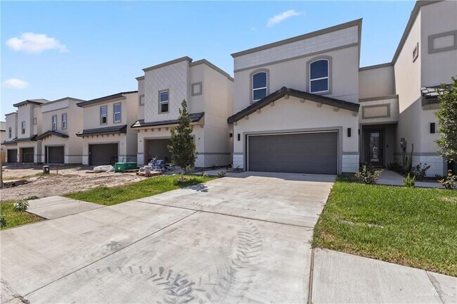 Building Photo - 2206 Corales St