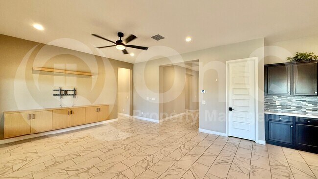 Building Photo - 10741 Tarragon Ave