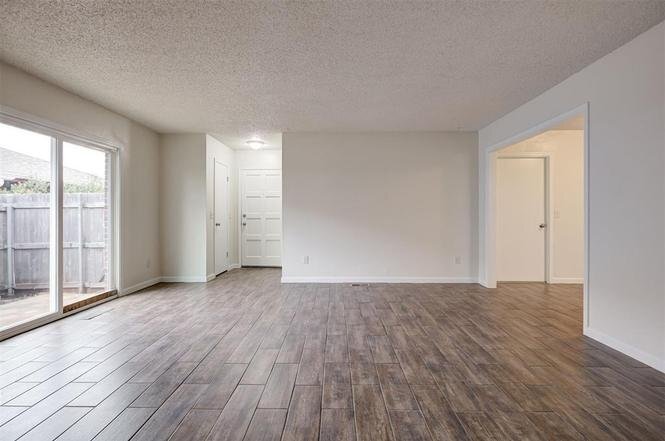 Building Photo - 9023 N Rockwell Dr