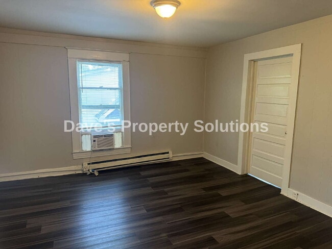 Building Photo - Move-In Ready Upstairs Unit | New Flooring, Eat-In Kitchen & Tons of Closets