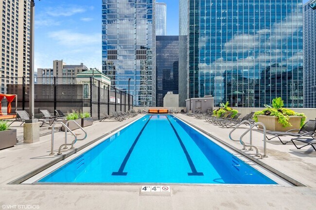 Building Photo - 345 N La Salle Dr