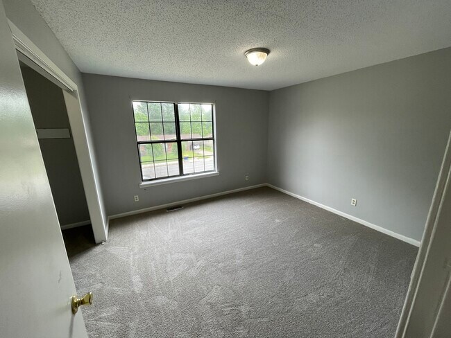Building Photo - 1208 Henson