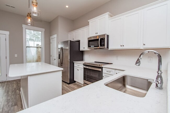 Building Photo - SUMMERWALK