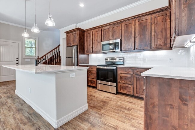 Building Photo - 311 Fairway Dr