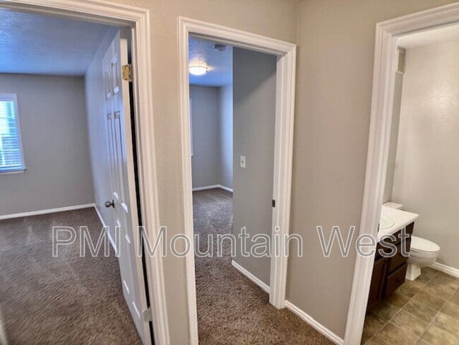 Building Photo - 567 N 200 E