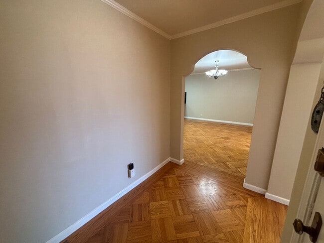 Building Photo - Bright & Spacious Single Family Home - Par...