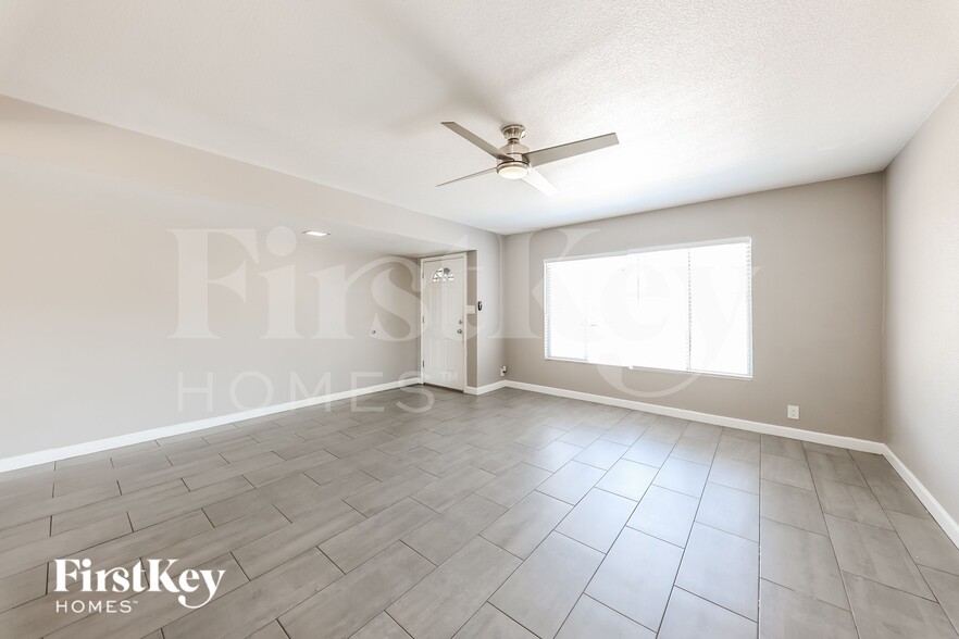 Building Photo - 4855 W North Ln