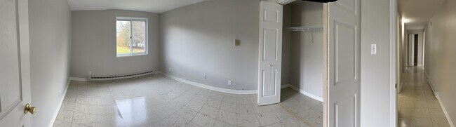 Building Photo - 11 Birchwood Dr