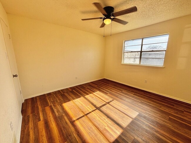 Building Photo - Freshly Remodeled 3 Bedroom 2 Bathroom Home in Frenship ISD