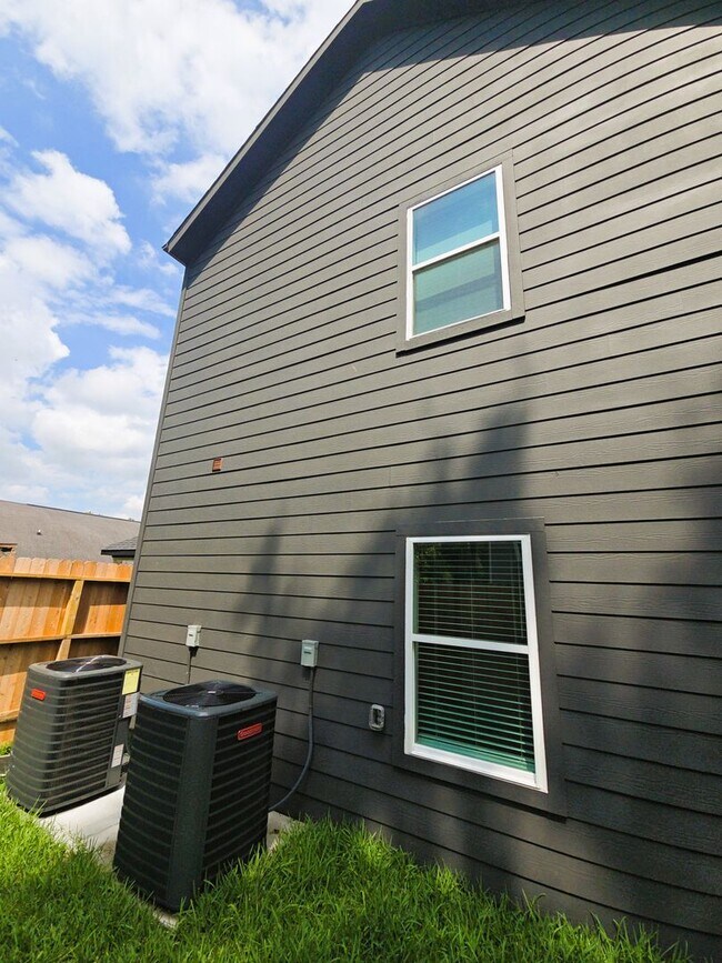 Building Photo - 8101 Venus St