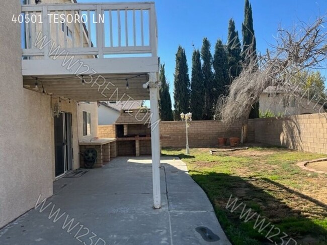 Building Photo - 4BD/3BTH WEST PALMDALE HOME