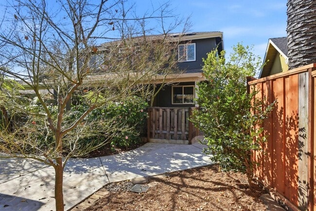 Building Photo - 659 Upton St