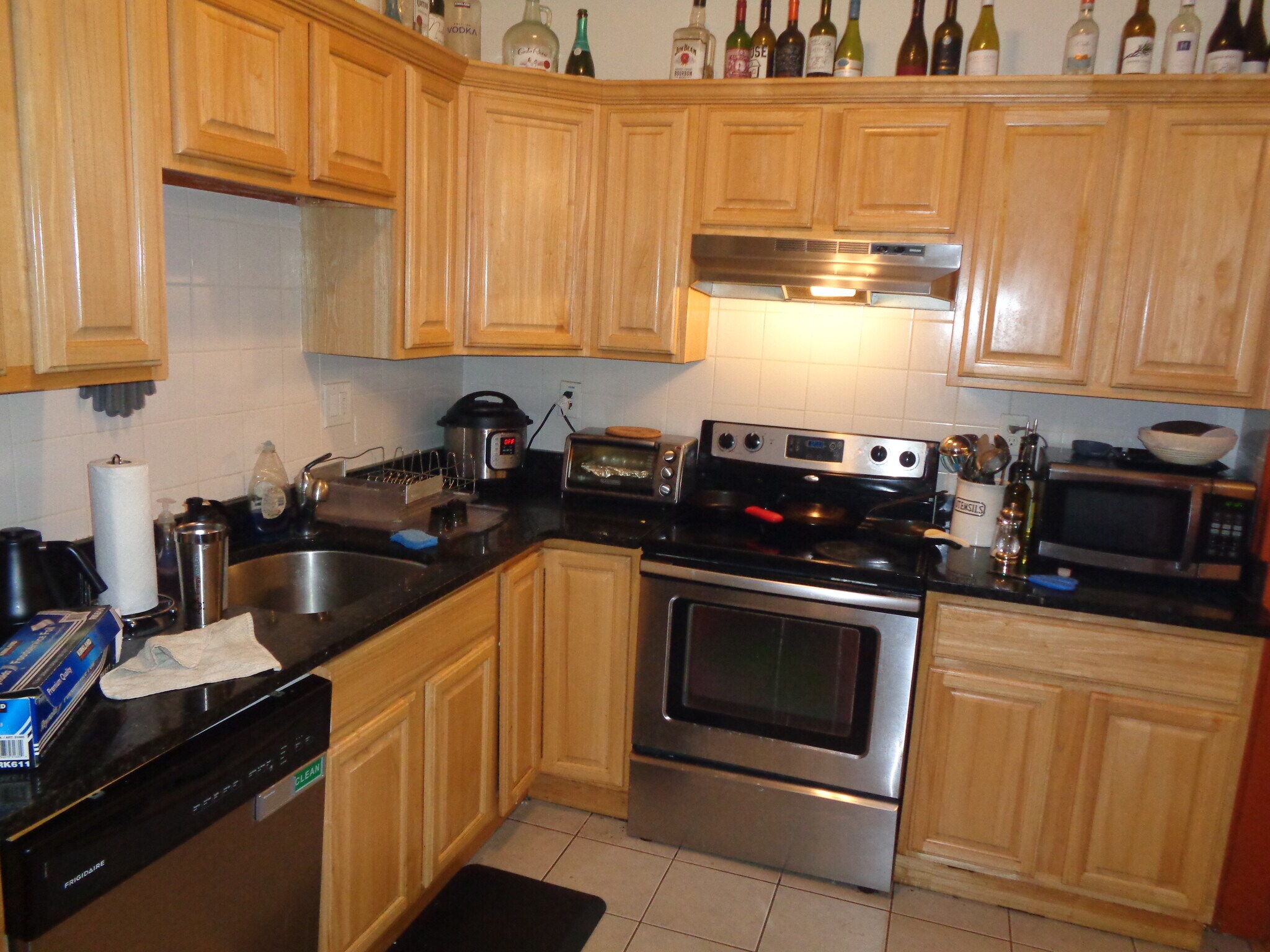 Building Photo - 23 Aberdeen St