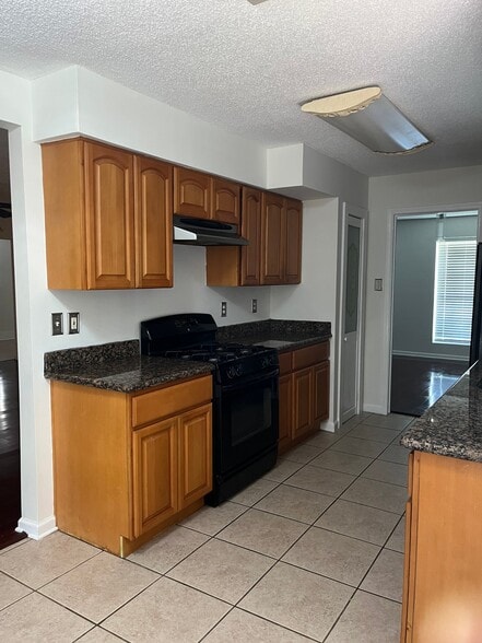 Building Photo - 7170 Wayside Dr