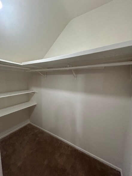 Building Photo - 409 N Los Robles Ave