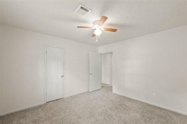 Building Photo - 14110 Saddlebend Dr