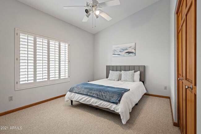 Building Photo - 5735 E Campo Bello Dr