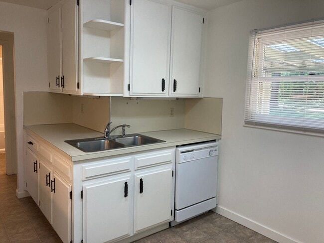 Building Photo - Large Three Bedroom on a 1+ Acre Lot